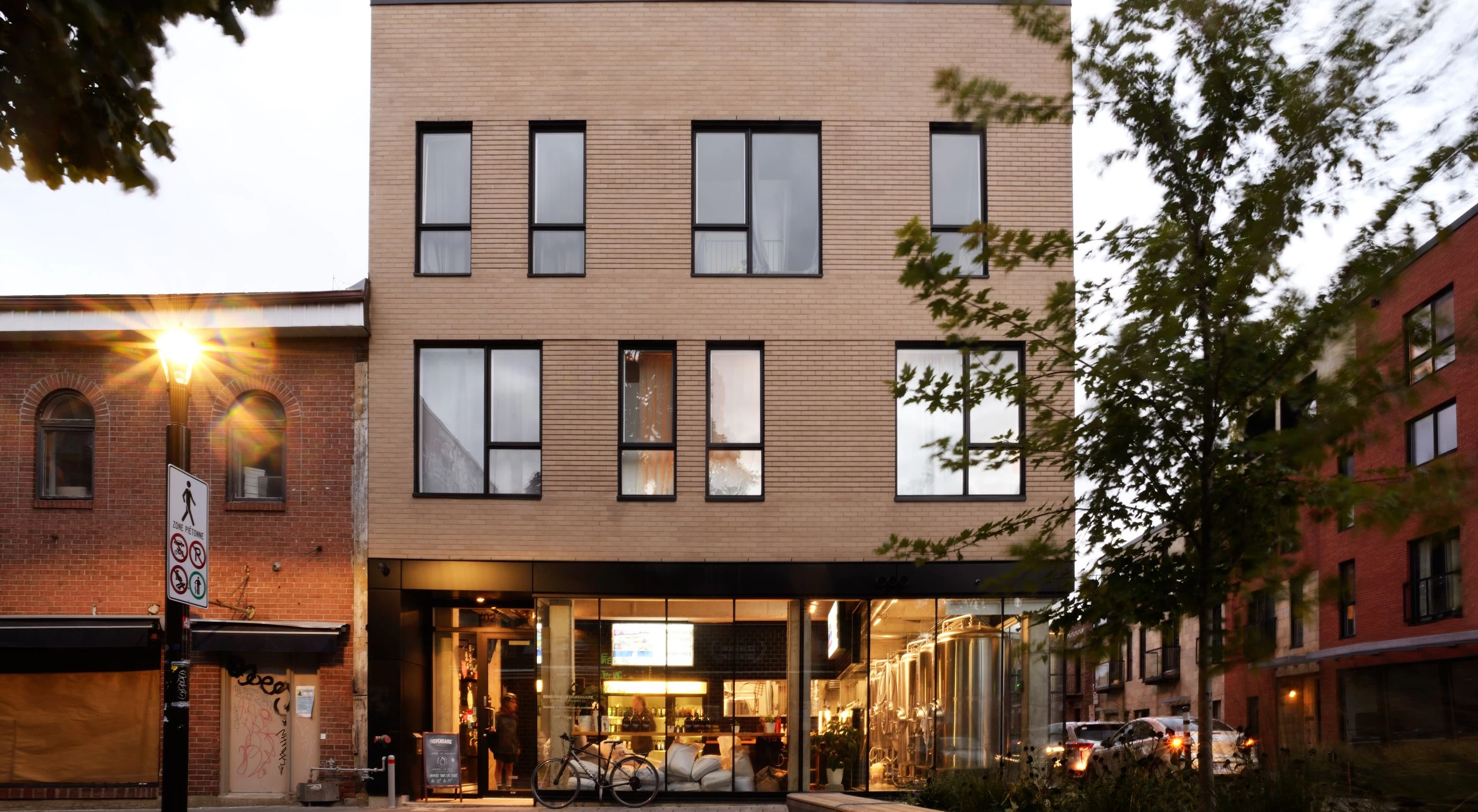 Photo de la façade du projet coloniale